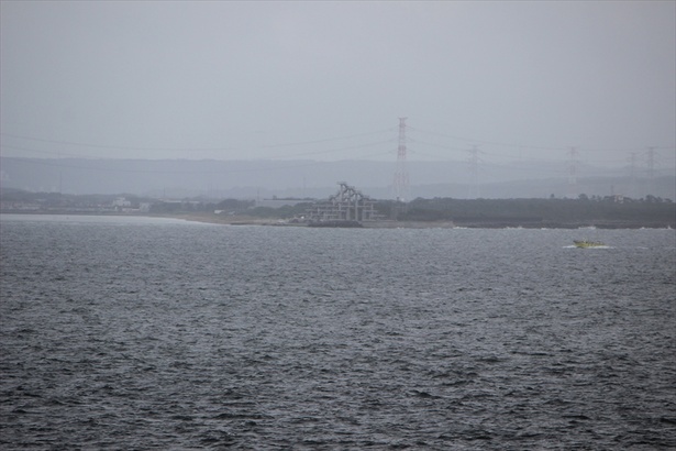 第二海堡の東側には千葉県富津市が見える