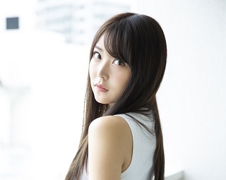 白間美瑠(NMB48) 「メンバーにも笑顔になってもらいたい」初写真集に王道アイドル要素満載！