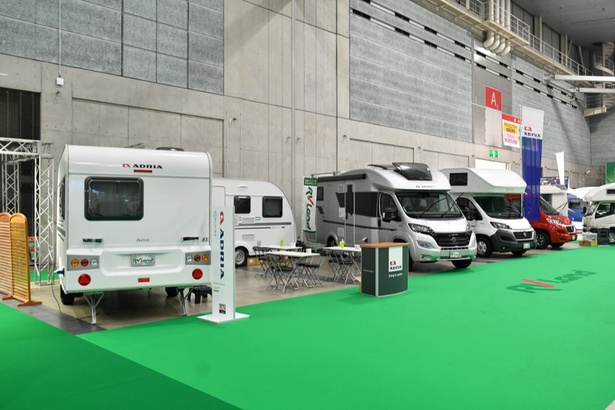 大型の欧州メーカー製バスコンも展示された