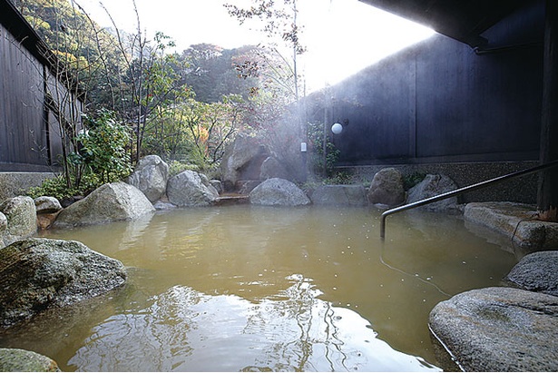 にごり湯の露天風呂 / 夷谷温泉