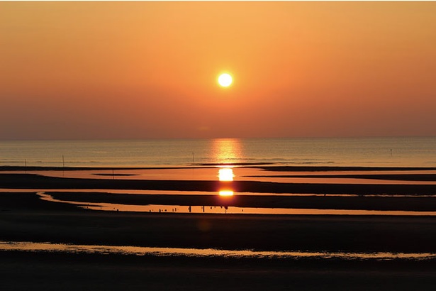 美しい夕景が映し出される / 真玉海岸の夕日