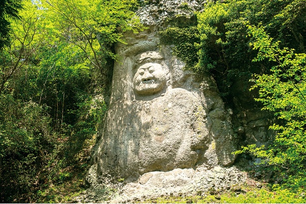 日本最古・最大級の磨崖仏に圧倒される / 熊野磨崖仏