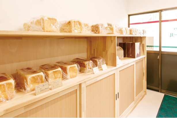 Bakery アンベール / 食パンは常時6、7種類で1斤430円～