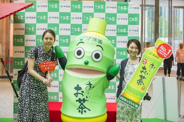 伊藤園 お いお茶 発売30周年イベントが東京と広島で開催 社長自ら