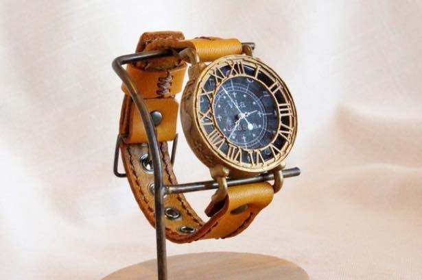古代ローマの街並みや、その風景を受け継ぐイタリアをイメージした腕時計を手がけるVia Romana