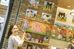 エントランスではキャラクターを紹介するパネルを展示