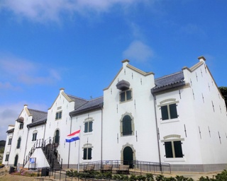 古今東西のモノを集めた「きいろの世界」！長崎県の平戸オランダ商館で企画展開催中