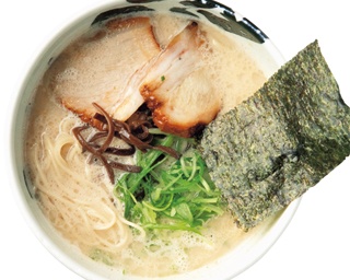 細麺にしっかり絡むとんこつスープはまるでポタージュ！「ら～めん ばっこ志」