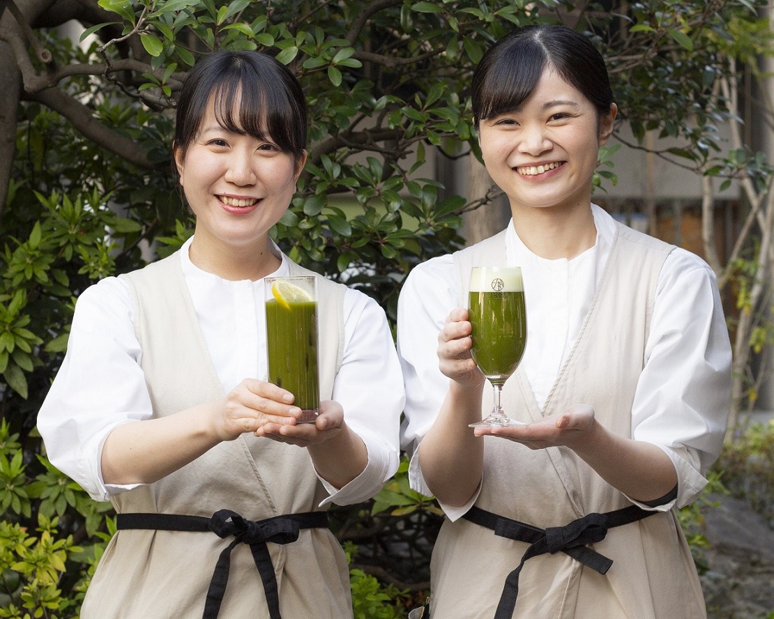 斬新すぎる“真緑のビール”！日本茶レストランの「抹茶ビアガーデン」開催