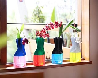 ビニールパックの花瓶を多数展示・販売！石川県金沢市で「D-BROS/フラワーベース展＿4」開催中