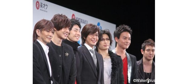 小室哲哉さん、キム・ヒョンジュンさん、VANNESSさん、ペ・ヨンジュンさん、GACKTさん、ジョセフ・チェンさん、ファニさん(左から)