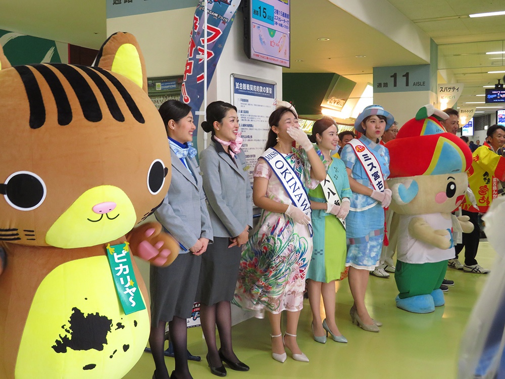 ミス沖縄らがナゴヤドームに登場！特設ブースで観光PRを実施