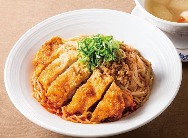 関東地方代表は「さっくり鶏パイコーの汁なし花椒担担麺」(749円)。別添の花椒で好みのしびれに調整可能