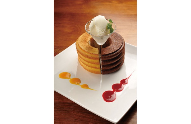 チーズとチョコレートのバームクーヘンアイスクリーム添え（コーヒー付き）￥１２６０