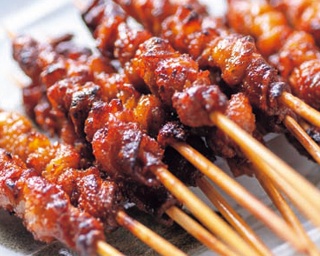 36時間の仕込みが生む凝縮した旨味がじゅわり！博多名物「かわ焼き」を堪能できる「とりかわ権兵衛」