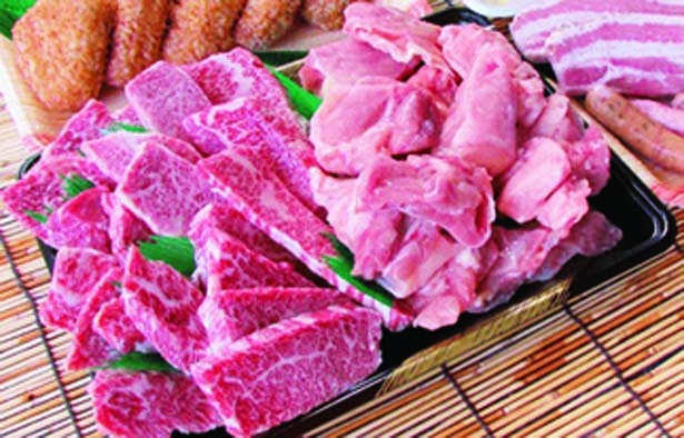【写真を見る】焼きそばやソースも付いた黒毛和牛セットは1人前(2700円、要予約)/久宝寺緑地 有料BBQエリア