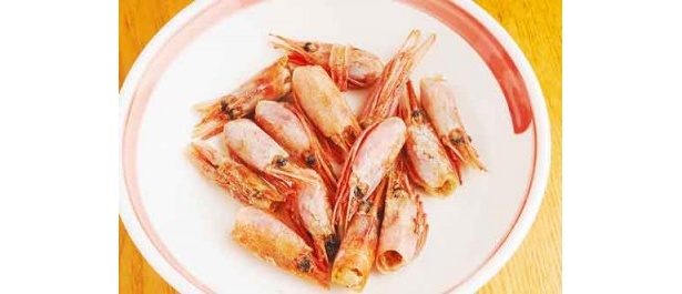 うま味のある甘エビの頭で作った香味油を鶏スープのアクセントに