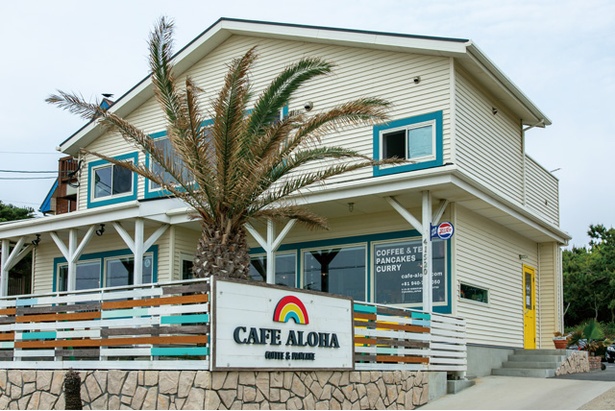 CAFE ALOHA / 海風が心地よいテラス席も完備する