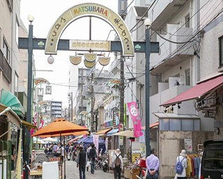 昭和レトロな人情商店街でキャッシュレス決済にトライ