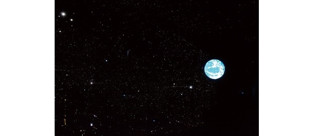 星空の中を散歩することが出来る世界初の3Dプラネタリウム「スカイ プラネタリウム～一千光年の宇宙を旅する～」も開催中