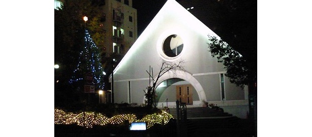 毎年一般の人も多く訪れるという「聖アンデレ教会」(港区芝公園)では、24日(金)19時と23時から礼拝が行われる