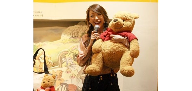 「こんなに大きなぬいぐるみは初めてだ～」と大喜び