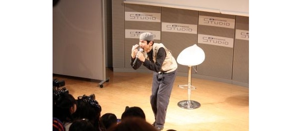 真剣に戦場での体験を語る渡部さん