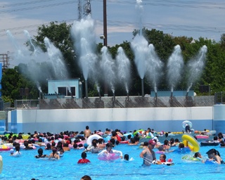 音楽に合わせてキャノン砲から水が勢い良く弾け飛ぶ！埼玉県東武動物公園でスプラッシュイベント開催