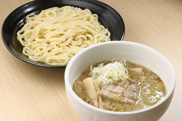 鶏白湯スープをストレートに味わえるぱいたんつけ麺（並盛￥800）
