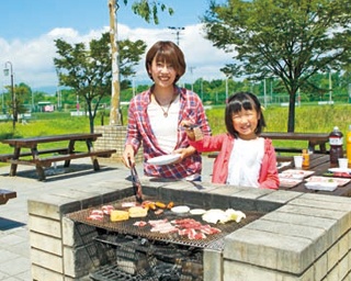 ビギナー、子連れへの配慮がバッチリ！気軽に行ける“街なかBBQ場”10選