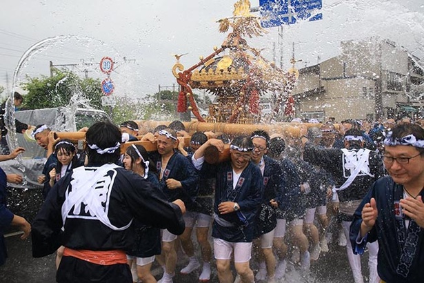 平泉夏の風物詩 岩手県西磐井郡平泉町で 平泉水かけ神輿 開催 ウォーカープラス