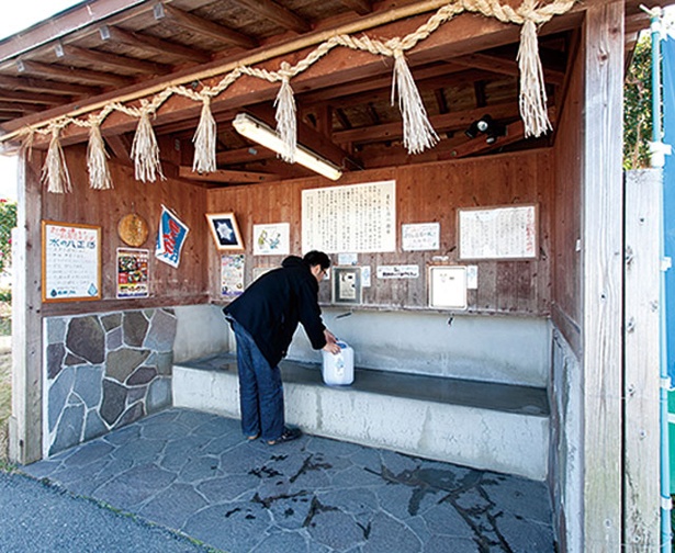 まむしの湯 / 名水販売所(20ℓ 100円)。脊振山系に磨かれた湧水を持ち帰れる