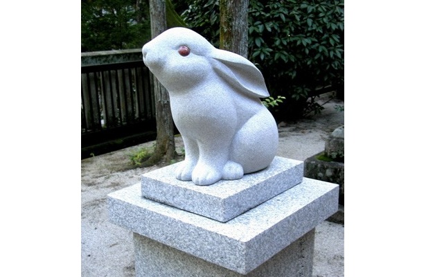 2011年を目前に早くも“ウサギ神社”に人気殺到！