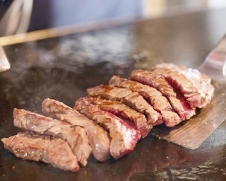 無敵の肉パラダイス！福岡の食べごたえ満点ステーキ4選