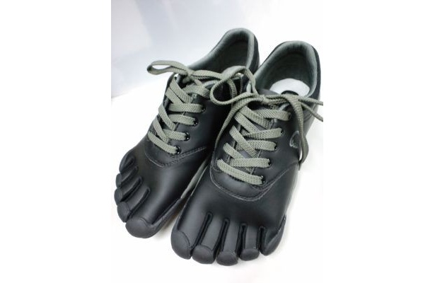 「Globe（m-2049）Black×Black」