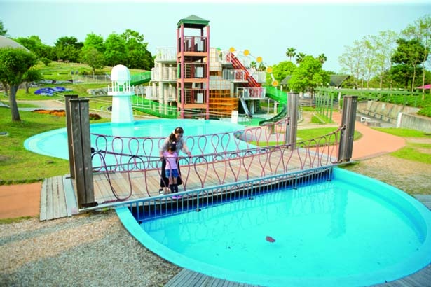 「子供の森」の水遊び場は水深0.25m/淡路島国営明石海峡公園