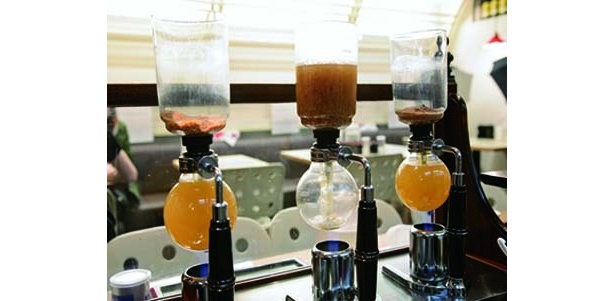 【写真】喫茶店!? サイフォンで作るスープ