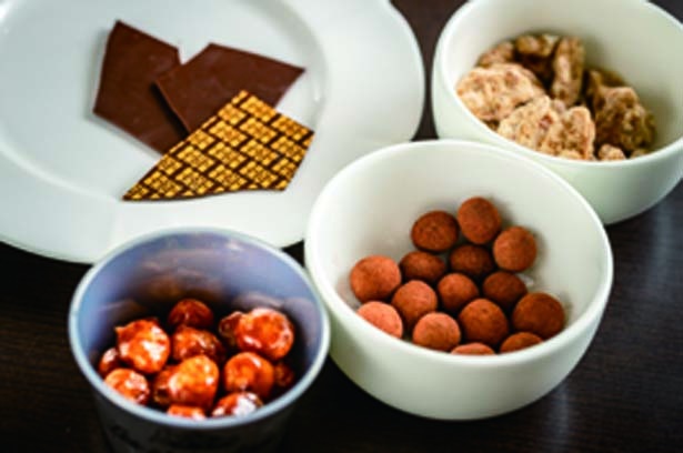 特製の板チョコや生チョコ、ナッツをトッピングし、食感の違いも堪能/BRUN BRUN
