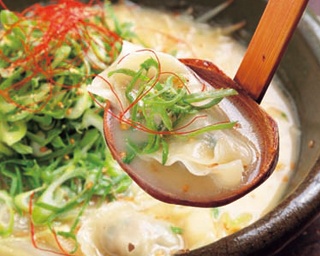 博多で人気の“炊き”餃子を梅田で！餃子に染み込む鶏白湯スープが自慢の「炊き餃子 川添」