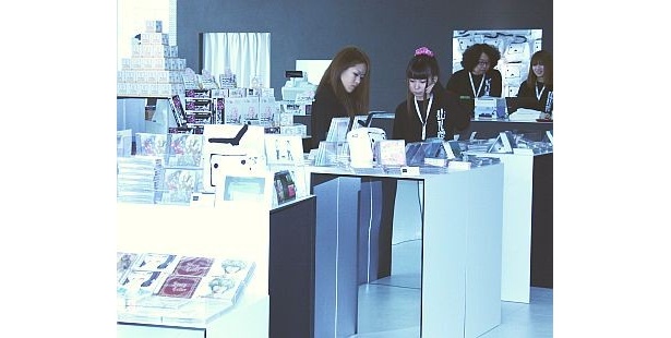 “ニコ動本社”のショップにはバラエティー豊かなアイテムがズラリ！