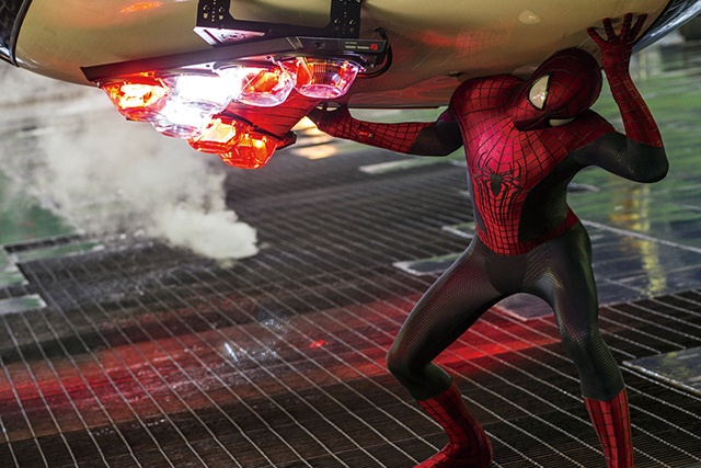 しなやかかつタフな体。背の高い『アメイジング・スパイダーマン2』などガーフィールド版はよりスポーティな印象だ