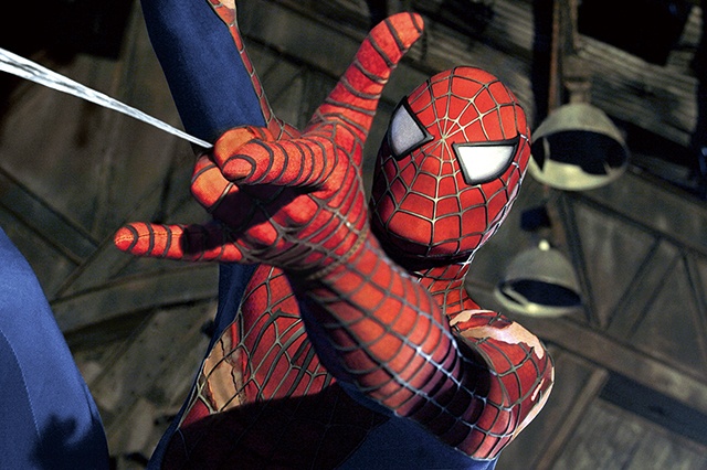 マグワイア版では力を得た直後は、 うまくスパイダーウェブを発射できなかった(写真は『スパイダーマン2』)