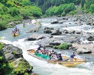 壮大な景色と爽快感が魅力！京都屈指の夏の絶景が楽しめる「保津川下り」