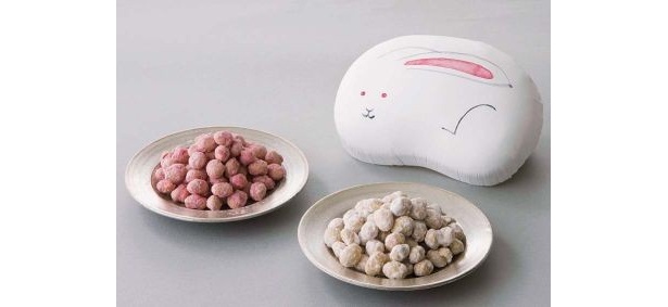 「まめや金澤萬久」の「有機大豆の炒り豆 紅白豆」(840円)は年始のお土産にもピッタリ！