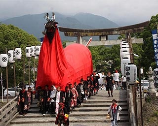 宇和島の夏といえば！愛媛県宇和島市で「和霊大祭・うわじま牛鬼まつり」開催