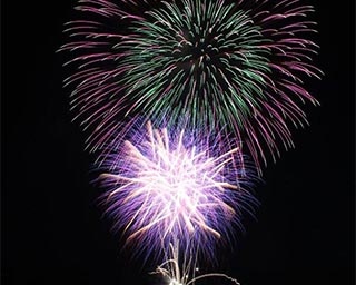 港町で楽しむ2000発の花火！鳥取県境港市で「第74回みなと祭 花火大会・灯ろう流し」開催