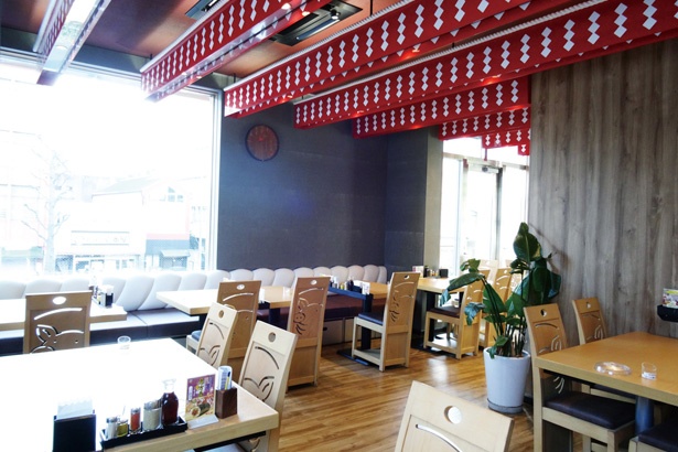 観光客にも地元客にも愛されている名店。4階には個室もある