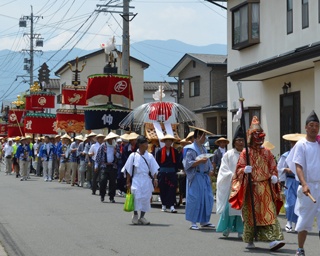 蔵の町並みを夏の祭華が彩る　長野県須坂市で｢須坂祇園祭　天王おろし　笠鉾巡行｣開催