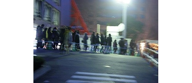朝4:00くらいにはすでに東京タワーの前に長蛇の列が。