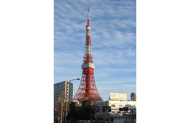 日が昇ったあとの東京タワー